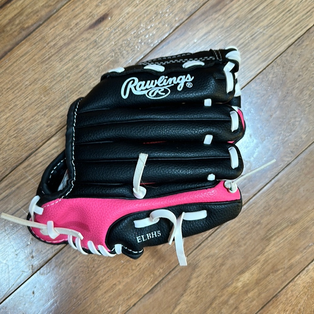 Rawlings little girl softball mitt